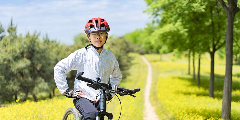 HOW TO CHOOSE SPORTS SUNGLASSES FOR YOUR KIDS：Protecting Kids' Eyes and Enhancing Performance